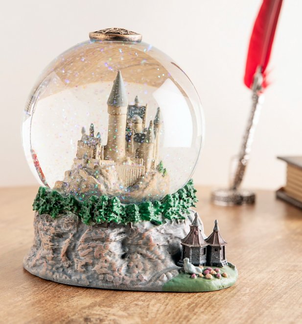 Harry Potter Hogwarts Snow Globe Harry Potter Hogwarts Snow Globe