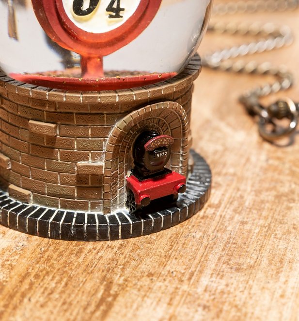 HARRY POTTER Platform 9 3//4 Snow Globe