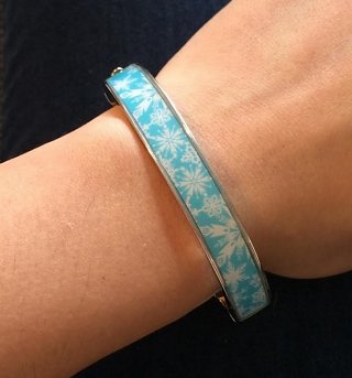 14kt White Gold Plated Frozen Let It Go Bangle from Disney Couture 14kt White Gold Plated Frozen Let It Go Bangle from Disney Couture